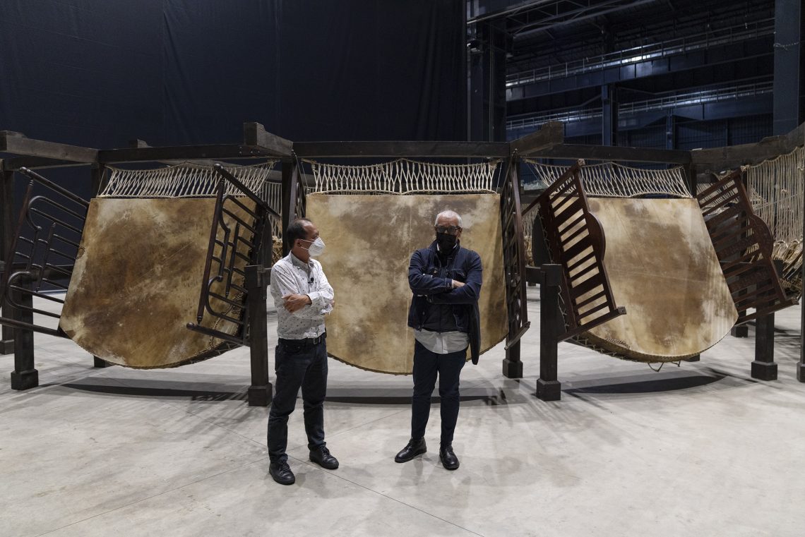 Special guided tour of the exhibition “Short-circuits” with Hou Hanru and Marco Scotini, 2021 Courtesy Pirelli HangarBicocca Photo Lorenzo Palmieri