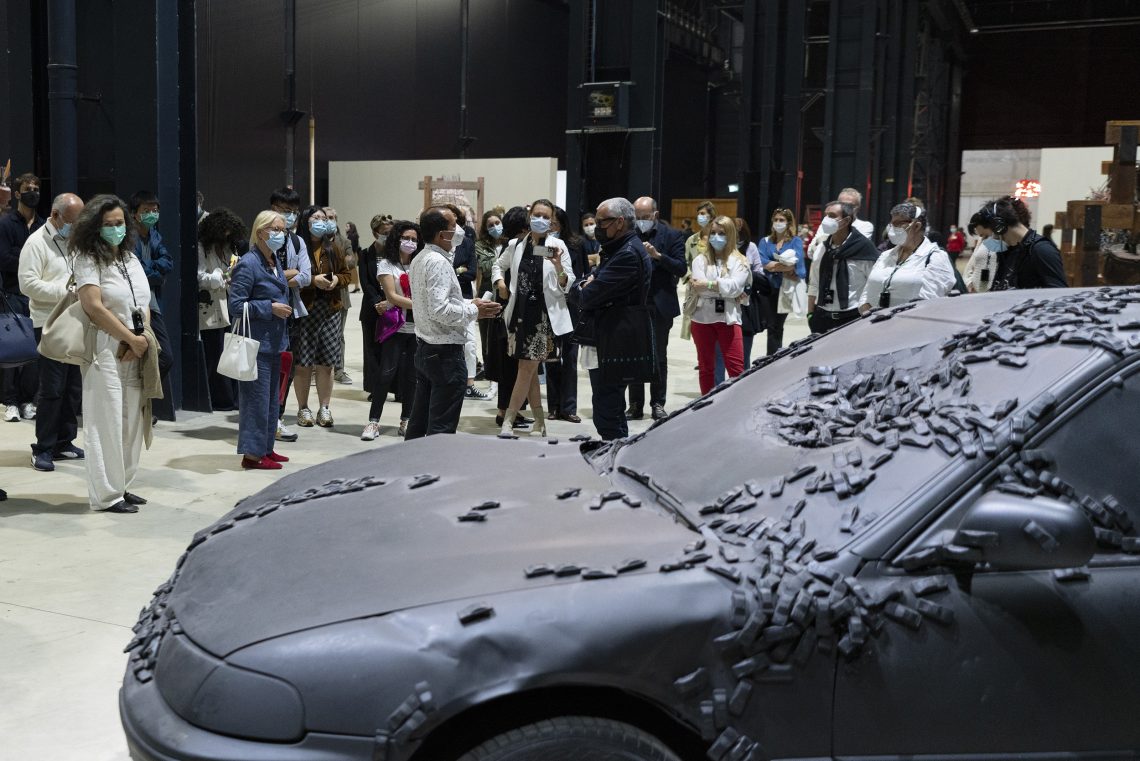 Special guided tour of the exhibition “Short-circuits” with Hou Hanru and Marco Scotini, 2021 Courtesy Pirelli HangarBicocca Photo Lorenzo Palmieri