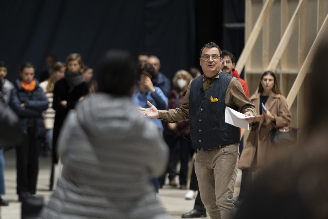 In Nauman’s Labyrinths. A Walk through the Exhibition with Stefano Bartezzaghi, 2022 Courtesy Pirelli HangarBicocca Photo Lorenzo Palmieri