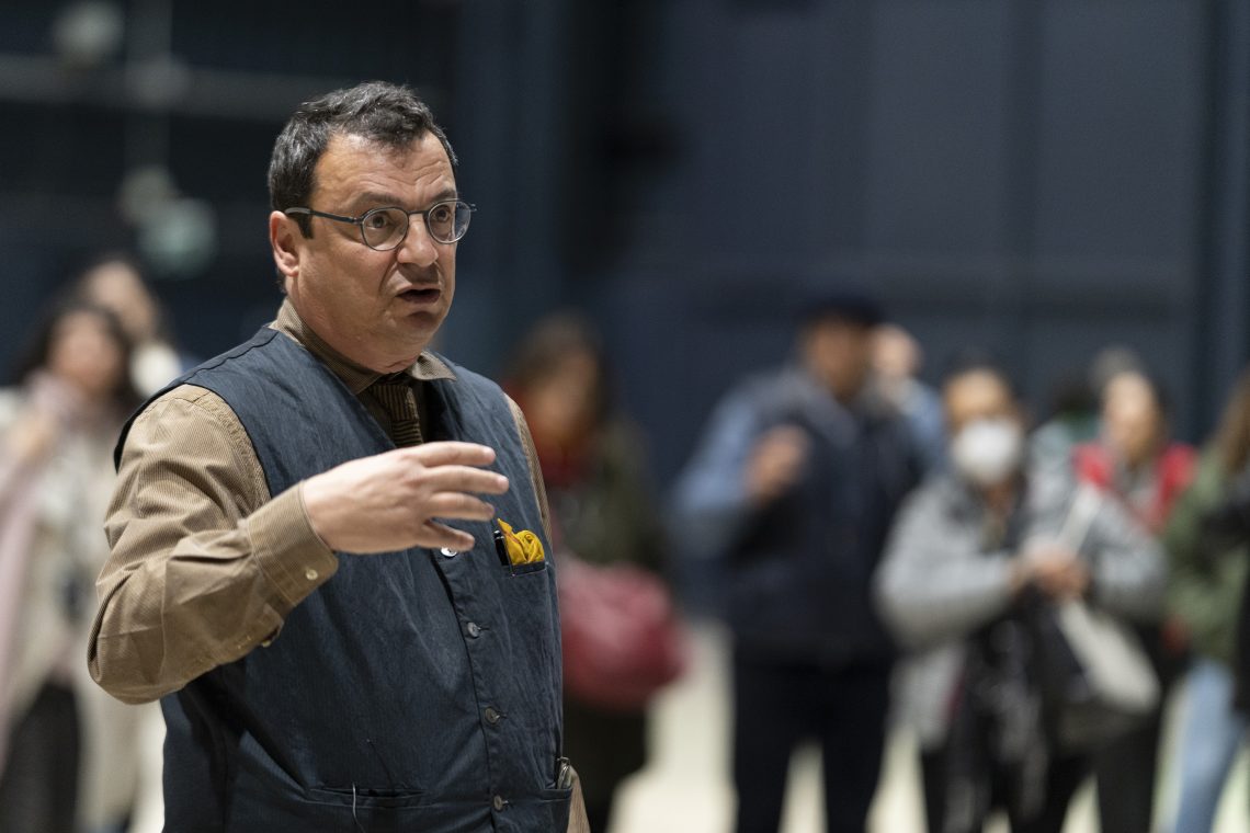 In Nauman’s Labyrinths. A Walk through the Exhibition with Stefano Bartezzaghi, 2022 Courtesy Pirelli HangarBicocca Photo Lorenzo Palmieri
