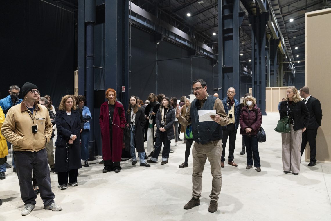 In Nauman’s Labyrinths. A Walk through the Exhibition with Stefano Bartezzaghi, 2022 Courtesy Pirelli HangarBicocca Photo Lorenzo Palmieri