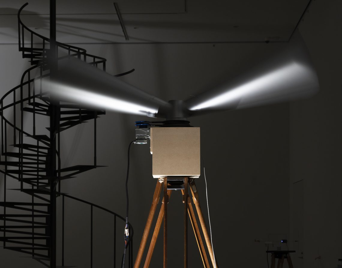 Yuko Mohri You Locked Me Up in a Grave, You Owe Me at Least the Peace of a Grave, 2018 (particolare) Veduta dell’installazione, “Assume That There is Friction and Resistance”, Towada Art Center, Aomori, Giappone, 2018 Courtesy l’artista Foto Kuniya Oyamada