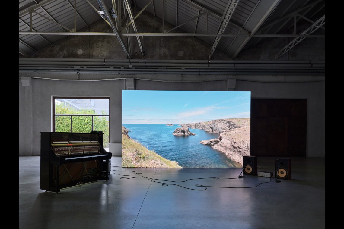Yuko Mohri Piano Solo: Belle-Île, 2024 Installation view, Pirelli HangarBicocca, Milan, 2025 Courtesy the artist and Pirelli HangarBicocca, Milan Photo Agostino Osio