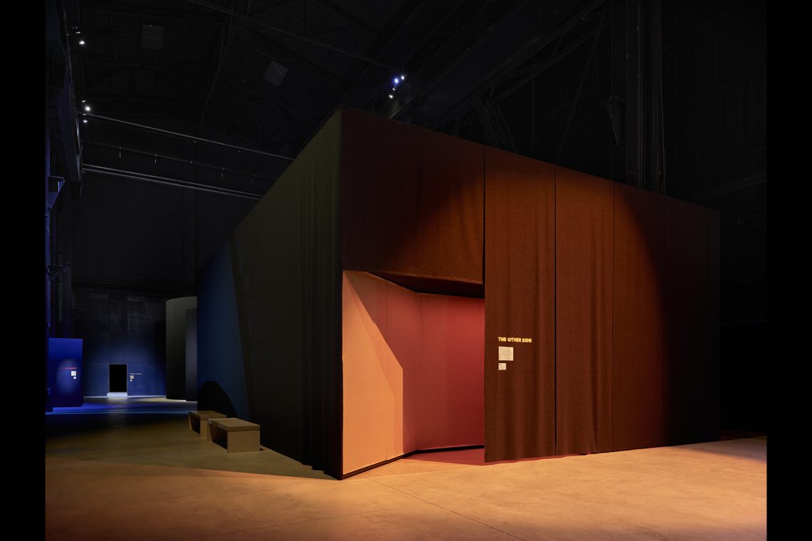 Nan Goldin “This Will Not End Well” Veduta della mostra, Pirelli HangarBicocca, Milano, 2025 © Nan Goldin Courtesy l’artista, Gagosian e Pirelli HangarBicocca, Milano Foto Agostino Osio