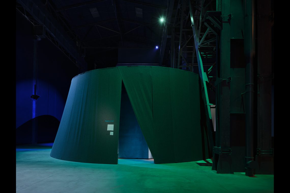 Nan Goldin “This Will Not End Well” Veduta della mostra, Pirelli HangarBicocca, Milano, 2025 © Nan Goldin Courtesy l’artista, Gagosian e Pirelli HangarBicocca, Milano Foto Agostino Osio