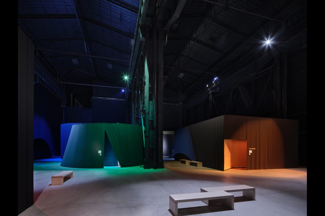 Nan Goldin “This Will Not End Well” Veduta della mostra, Pirelli HangarBicocca, Milano, 2025 © Nan Goldin Courtesy l’artista, Gagosian e Pirelli HangarBicocca, Milano Foto Agostino Osio