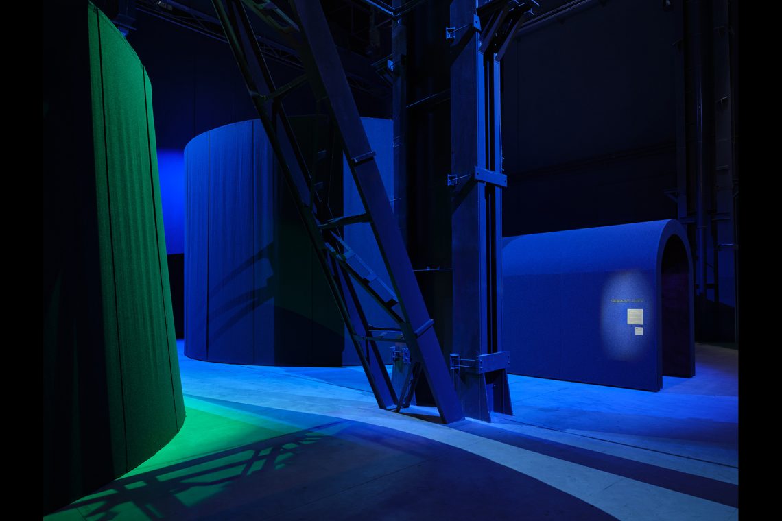 Nan Goldin “This Will Not End Well” Veduta della mostra, Pirelli HangarBicocca, Milano, 2025 © Nan Goldin Courtesy l’artista, Gagosian e Pirelli HangarBicocca, Milano Foto Agostino Osio