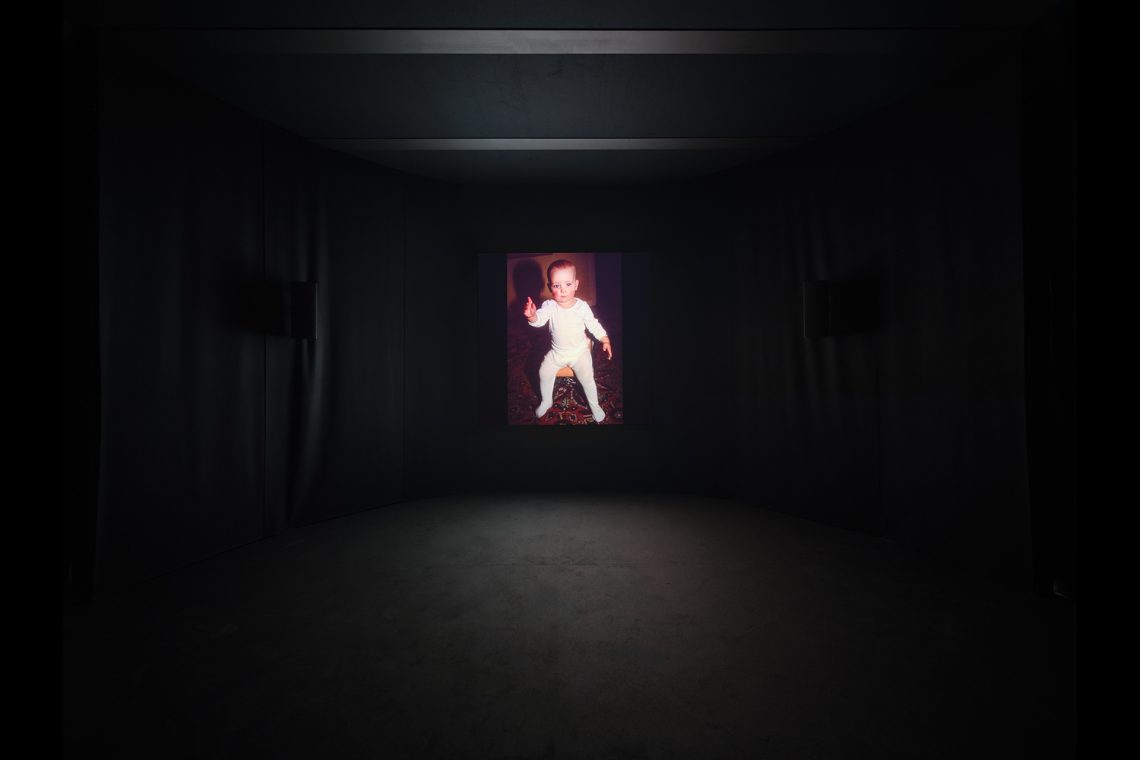 Nan Goldin Fire Leap, 2010-2022 Veduta dell’installazione, Pirelli HangarBicocca, Milano, 2025 © Nan Goldin Courtesy l’artista, Gagosian, e Pirelli HangarBicocca, Milano Foto Agostino Osio