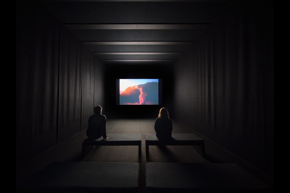 Nan Goldin Memory Lost, 2019-2021 Veduta dell’installazione, Pirelli HangarBicocca, Milano, 2025 © Nan Goldin Courtesy l’artista, Gagosian, e Pirelli HangarBicocca, Milano Foto Agostino Osio