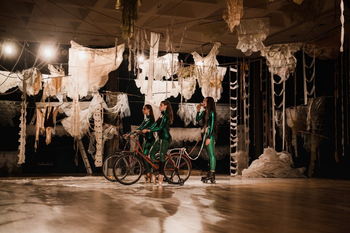 Benni Bosetto Stultifera, 2022 Performance, “Stultifera”, Pinacoteca Nazionale di Bologna, 2022 Con il supporto di MAMbo, Bologna Courtesy l’artista e Emanuela Campoli, Parigi/Milano Foto Valentina Cafarotti