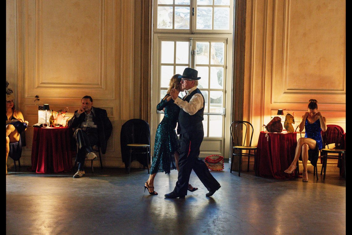 Benni Bosetto TANGO!, 2024 Performance, “Vibrant Natures. On Decay and Rebirth”, Castello di Rivoli Museo d’Arte Contemporanea, Rivoli-Torino, 2024 Courtesy l’artista e Emanuela Campoli, Parigi/Milano Foto Luca Vianello e Silvia Mangosio