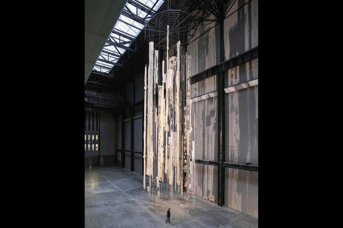 Cecilia Vicuña Brain Forest Quipu, 2022 Installation view, “Hyundai Commission. Cecilia Vicuña: Brain Forest Quipu,” Tate Modern, London, 2022 Courtesy the artist and Lehmann Maupin, New York, Seoul, and London © 2025 Cecilia Vicuña / SIAE Photo © Tate, Matt Greenwood