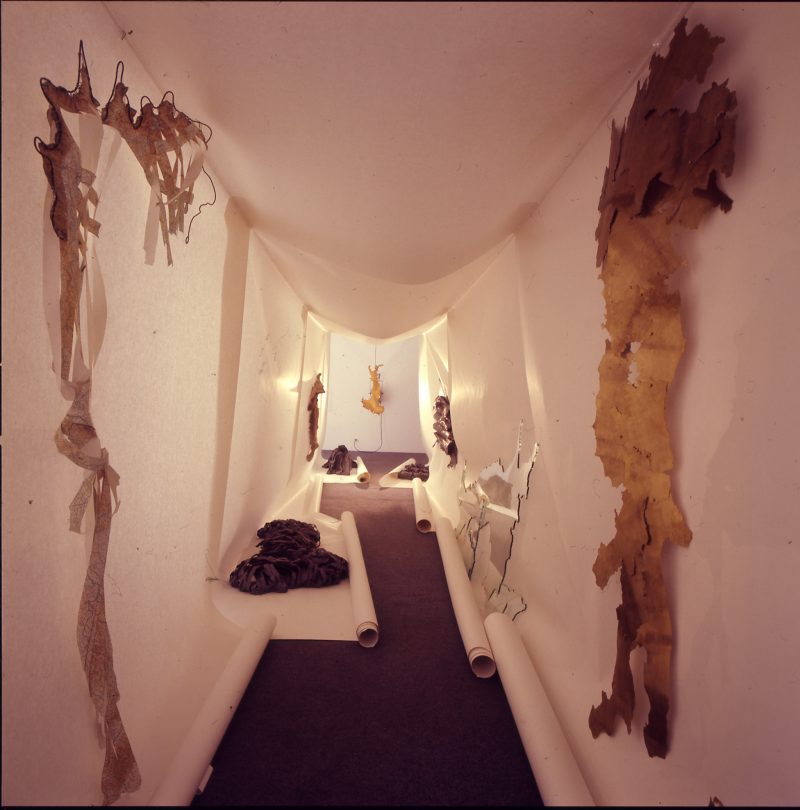 Luciano Fabro Coreografia, 1975 Veduta dell’installazione, “Letture parallele III. Coreografie”, Galleria Christian Stein, Torino, 1975 Courtesy Galleria Christian Stein, Torino Foto Mario Sarotto