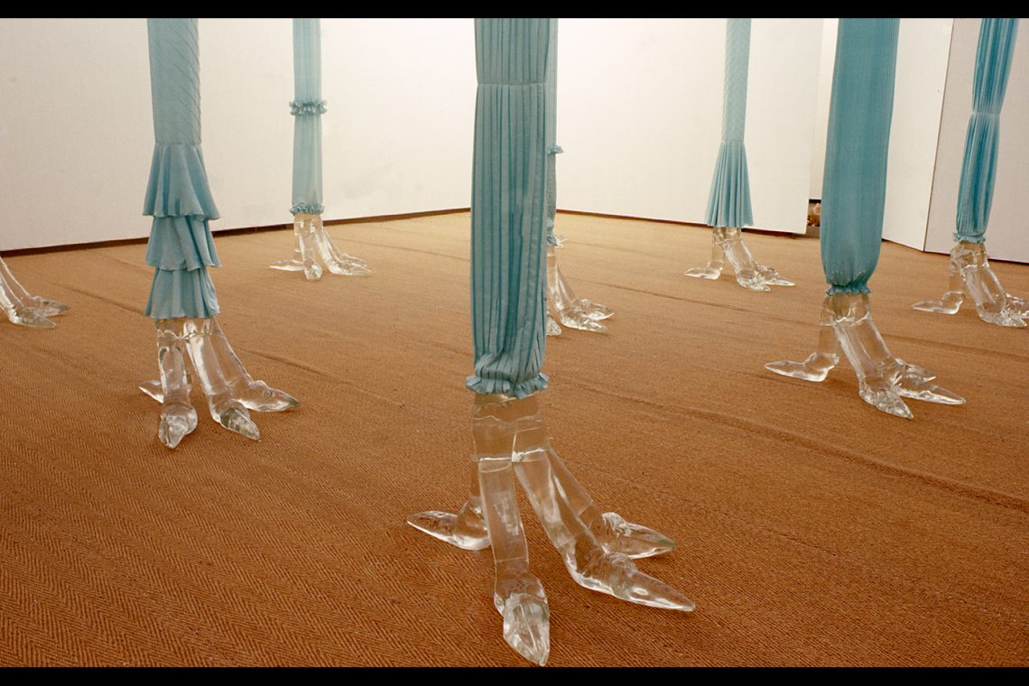 Luciano Fabro Vetro di Murano e shantung di seta pura (Piedi), 1968-71 Veduta dell’installazione, 36. Biennale di Venezia, 1972 Courtesy Archivio Luciano e Carla Fabro Foto Luciano Fabro