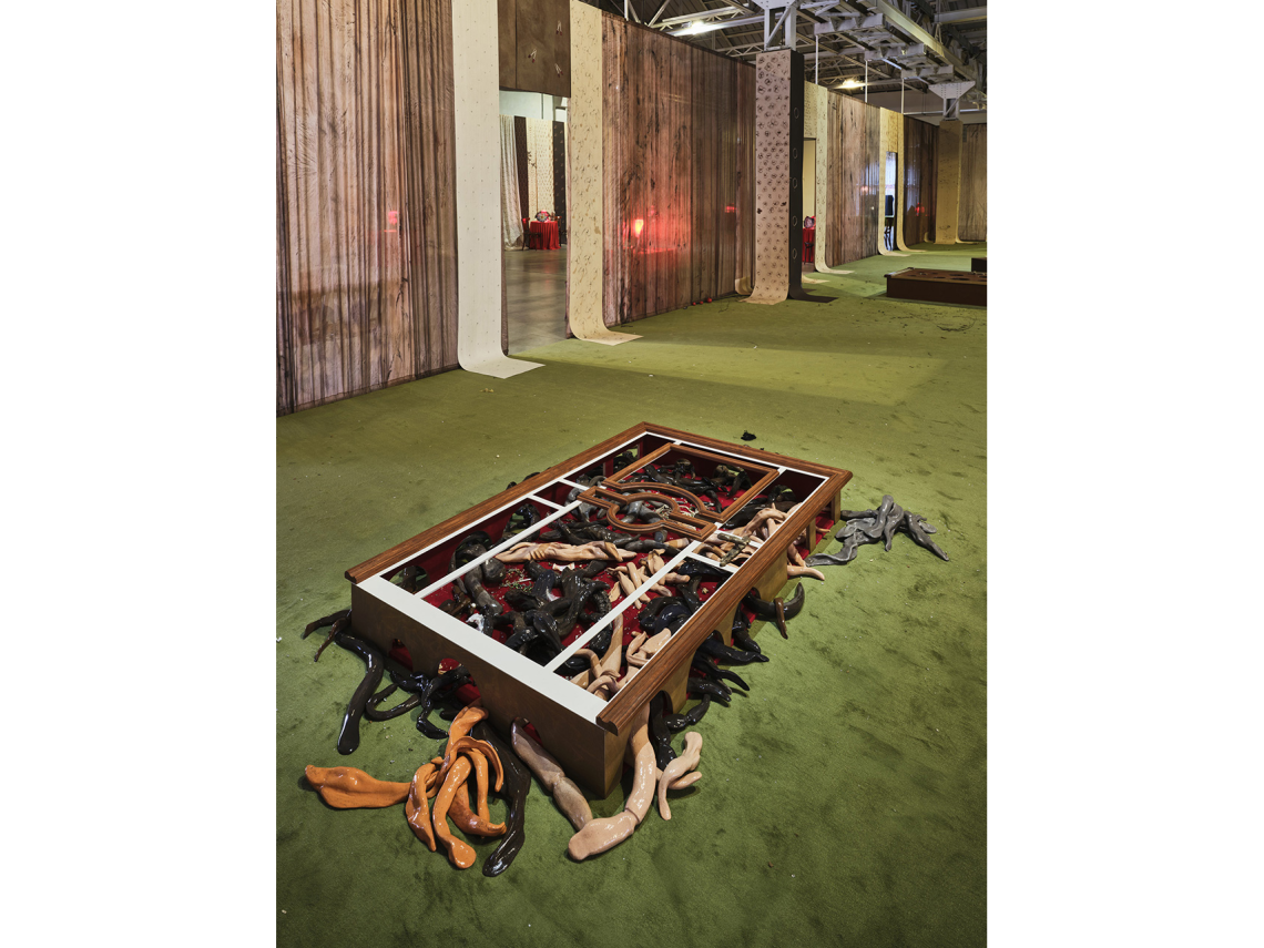 Benni Bosetto Porta della spogliarellista, 2026 Veduta dell’installazione, Pirelli HangarBicocca, Milano, 2026 Prodotto da Pirelli HangarBicocca Courtesy l’artista e Pirelli HangarBicocca, Milano Foto Agostino Osio