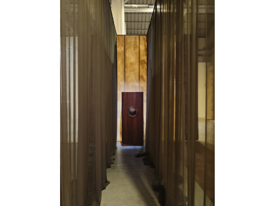 Benni Bosetto Corridoio orgonico (particolare), 2026 Veduta dell’installazione, Pirelli HangarBicocca, Milano, 2026 Prodotto da Pirelli HangarBicocca Courtesy l’artista e Pirelli HangarBicocca, Milano Foto Agostino Osio