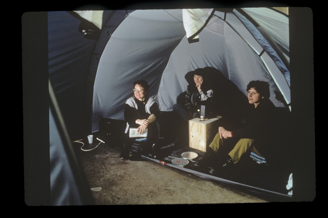 Rirkrit Tiravanija untitled (cinema de ville, berlin-bangkok), 1997 Veduta dell’installazione, 1ª Biennale di Berlino, Akademie der Künste, Berlino, 1998 Courtesy l’artista