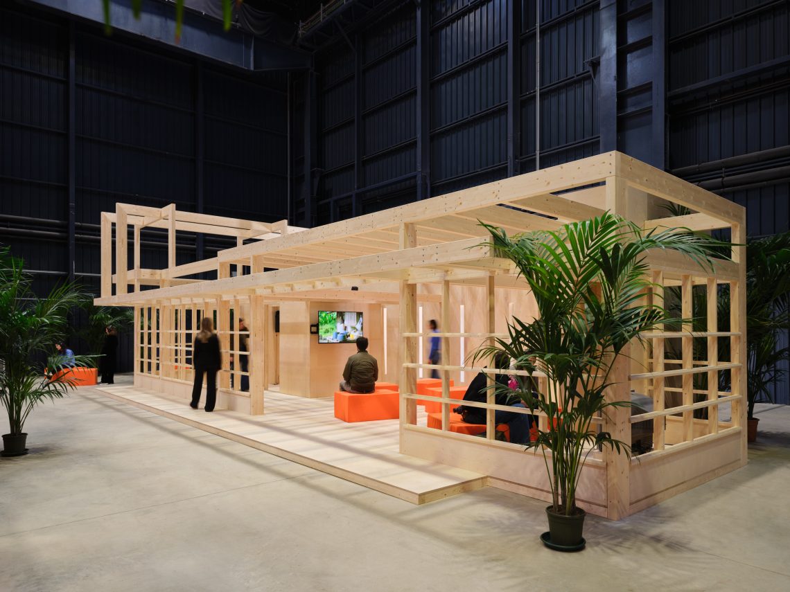 Rirkrit Tiravanija untitled 2002 (he promised), 2026Veduta dell’installazione, Pirelli HangarBicocca, Milano, 2026 Copia espositiva da untitled 2002 (he promised), 2002, Solomon R. Guggenheim Museum, New York Courtesy l’artista e Pirelli HangarBicocca, Milano Foto Agostino Osio