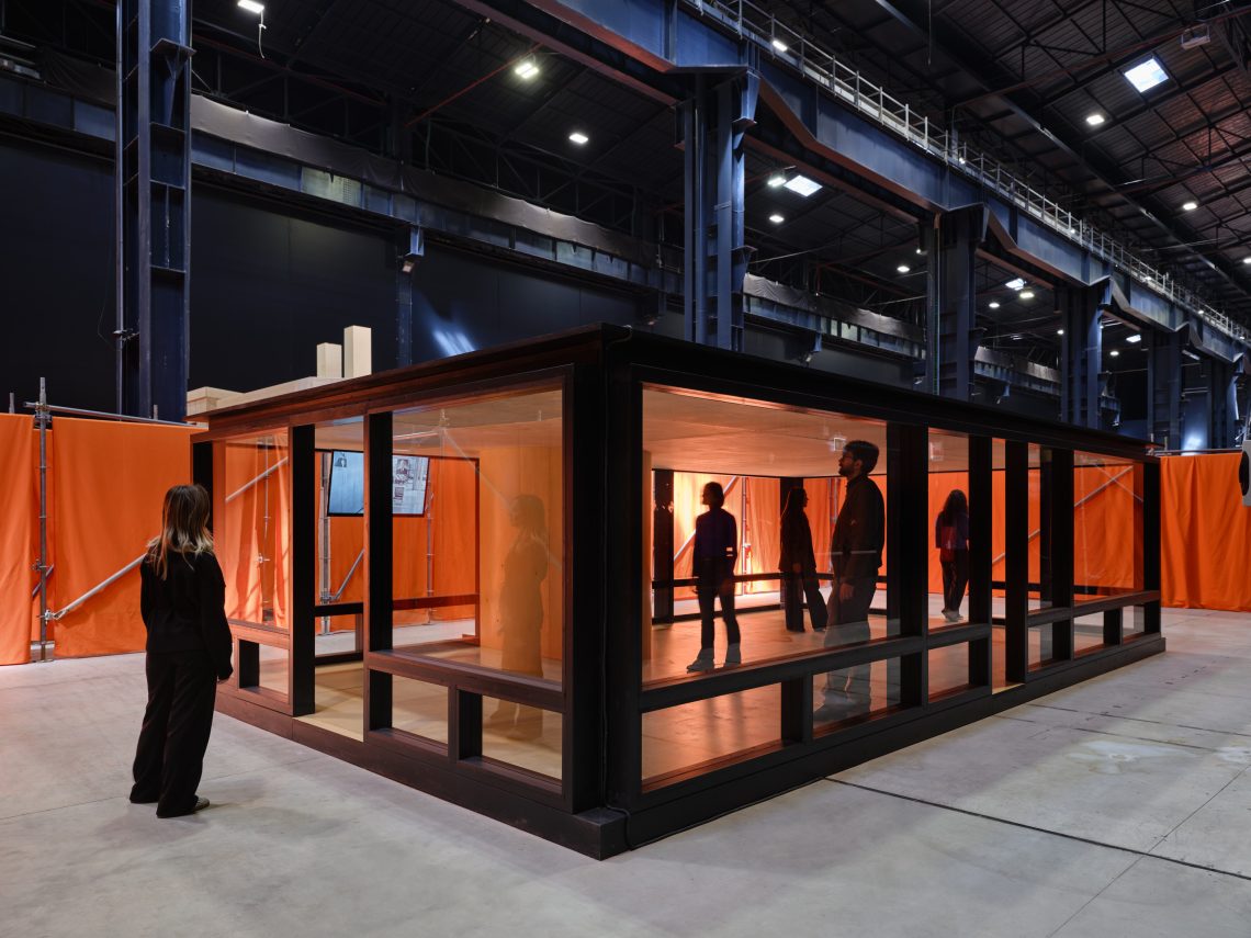 Rirkrit Tiravanija untitled 1997 (playtime), 1997 Veduta dell’installazione, Pirelli HangarBicocca, Milano, 2026 Craig Robins Collection, Miami Courtesy l’artista e Pirelli HangarBicocca, Milano Foto Agostino Osio