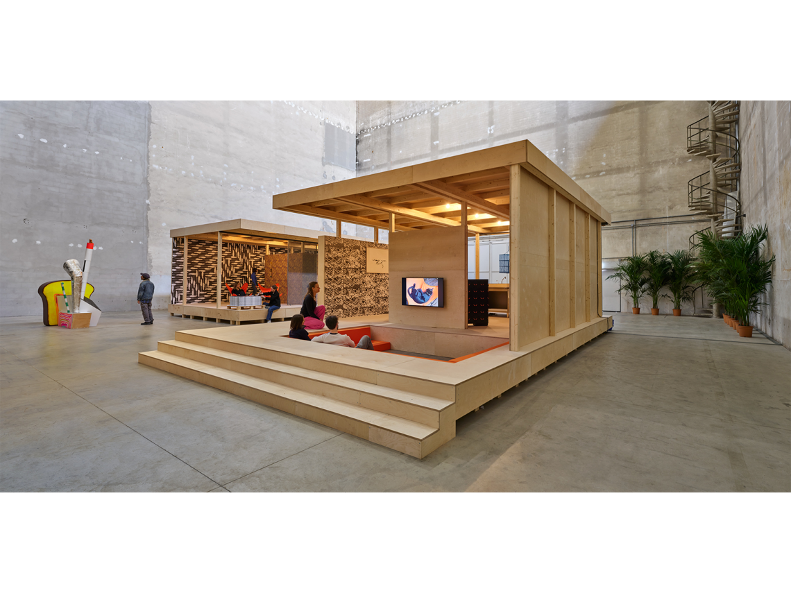 Rirkrit Tiravanija untitled 2009 (the house the cat built), 2026 Veduta dell’installazione, Pirelli HangarBicocca, Milano, 2026 Courtesy l’artista e Pirelli HangarBicocca, Milano Foto Agostino Osio