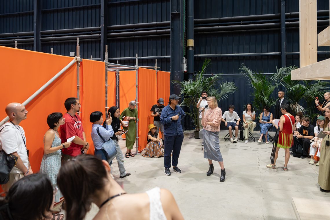 An evening with Rirkrit Tiravanija. Courtesy the artist and Pirelli HangarBicocca. Photo Lorenzo Palmieri