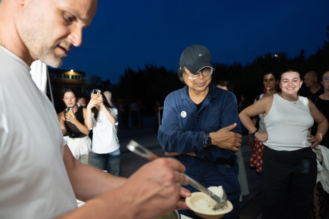 An evening with Rirkrit Tiravanija. Courtesy the artist and Pirelli HangarBicocca. Photo Lorenzo Palmieri
