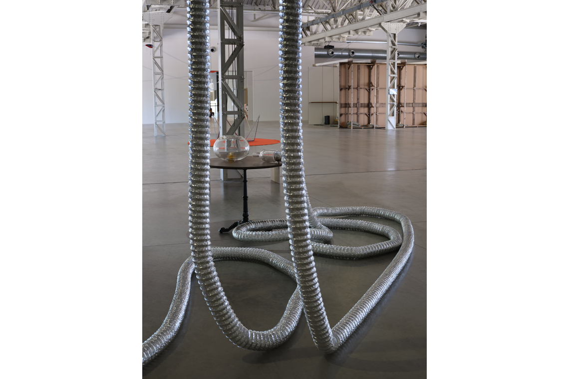 Aki Sasamoto “XYZ” Veduta della mostra, Pirelli HangarBicocca, Milano, 2026 Courtesy l’artista e Pirelli HangarBicocca, Milano Foto Agostino Osio