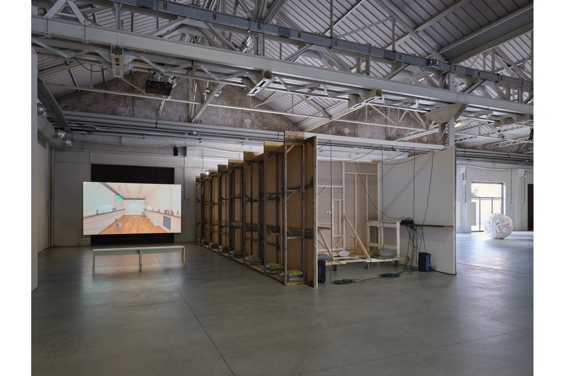 Aki Sasamoto “XYZ” Veduta della mostra, Pirelli HangarBicocca, Milano, 2026 Courtesy l’artista e Pirelli HangarBicocca, Milano Foto Agostino Osio