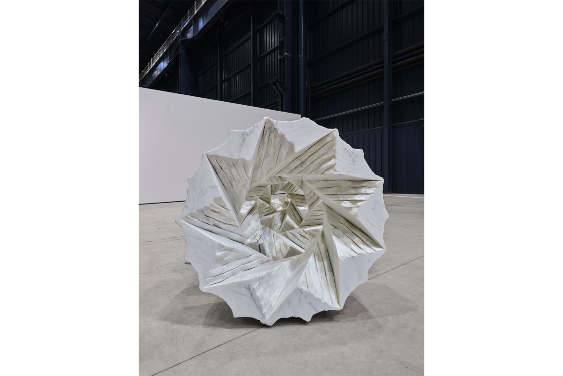 Luciano Fabro Il Sole, 1997 Veduta dell’installazione, Pirelli HangarBicocca, Milano, 2026 Tate: Purchased with assistance from Tate Members 2002 Courtesy Pirelli HangarBicocca, Milano Foto Agostino Osio