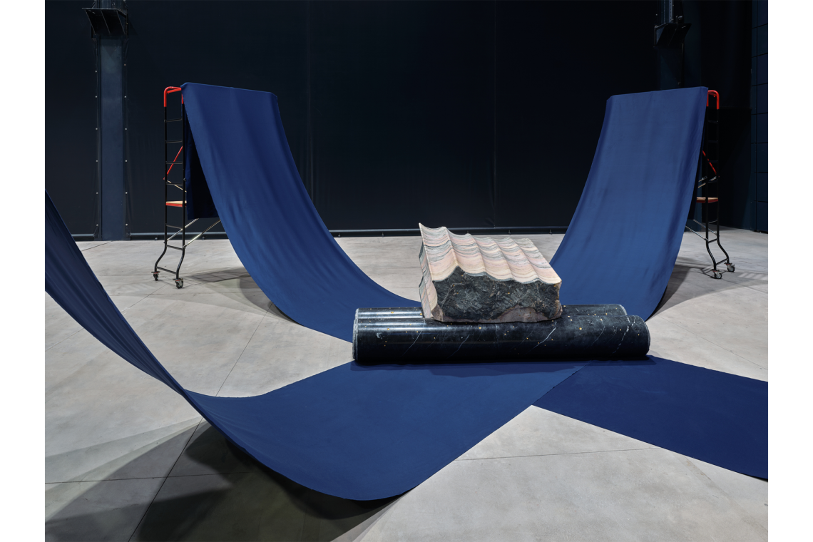 Luciano Fabro Borromini, 2001 Veduta dell’installazione, Pirelli HangarBicocca, Milano, 2026 Collezione privata Courtesy Pirelli HangarBicocca, Milano Foto Agostino Osio