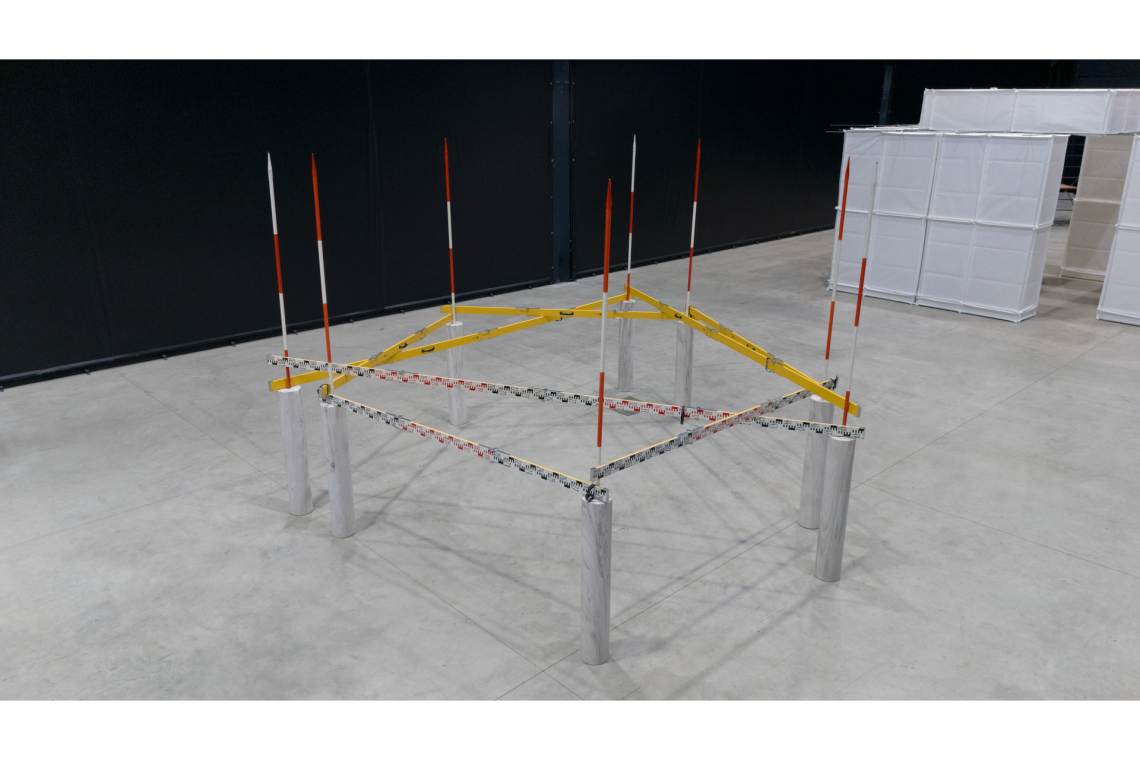 Luciano Fabro Prometeo, 1984 Veduta dell’installazione, Pirelli HangarBicocca, Milano, 2026 Collezione privata Courtesy Pirelli HangarBicocca, Milano Foto Agostino Osio